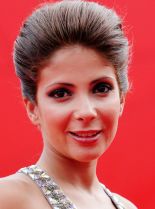 Mona Zaki photo