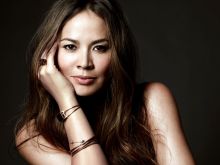 Moon Bloodgood