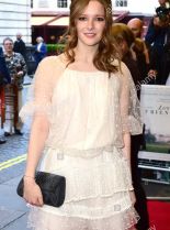 Morfydd Clark photo