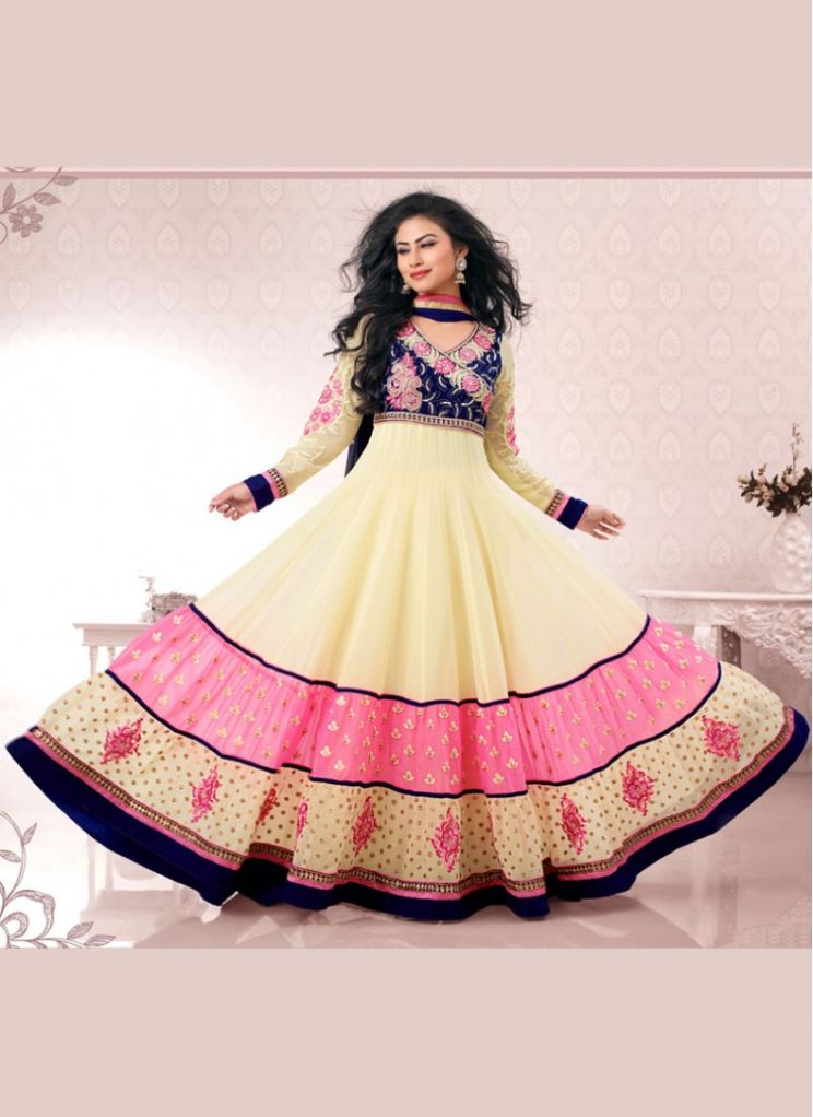 Mouni Roy