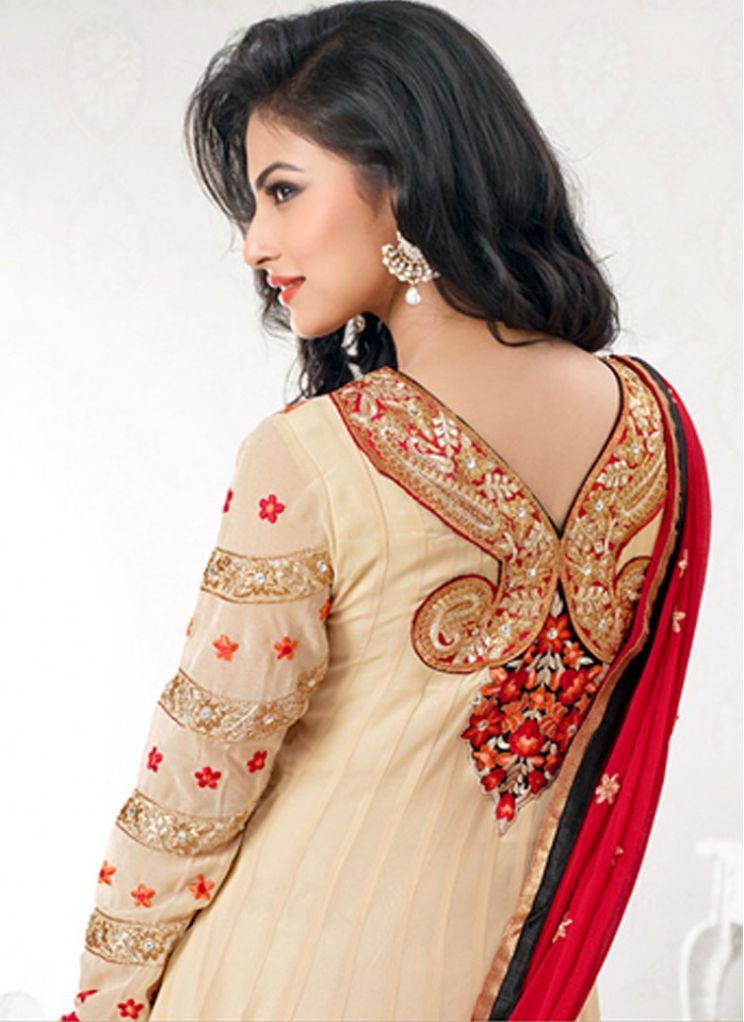 Mouni Roy