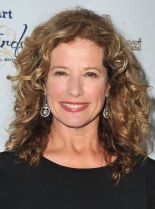 Nancy Travis photo