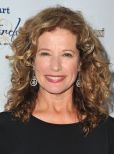 Nancy Travis