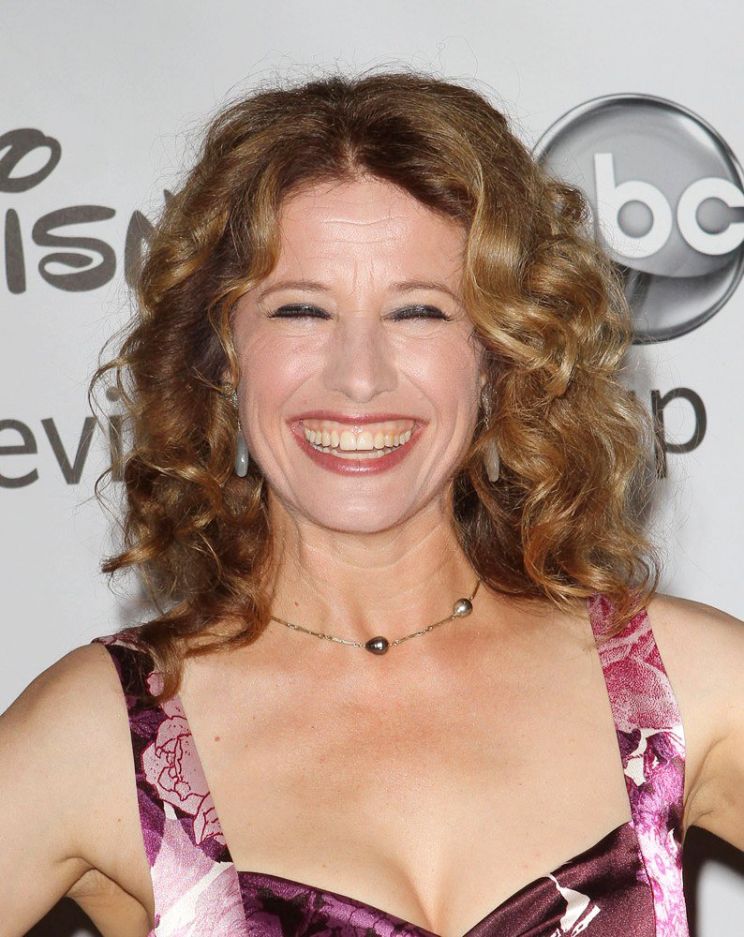 Nancy Travis