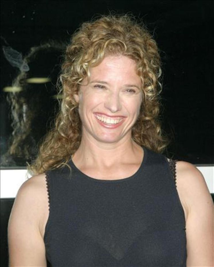 Nancy Travis