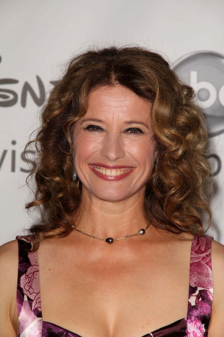 Nancy Travis