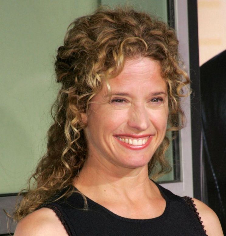 Nancy Travis