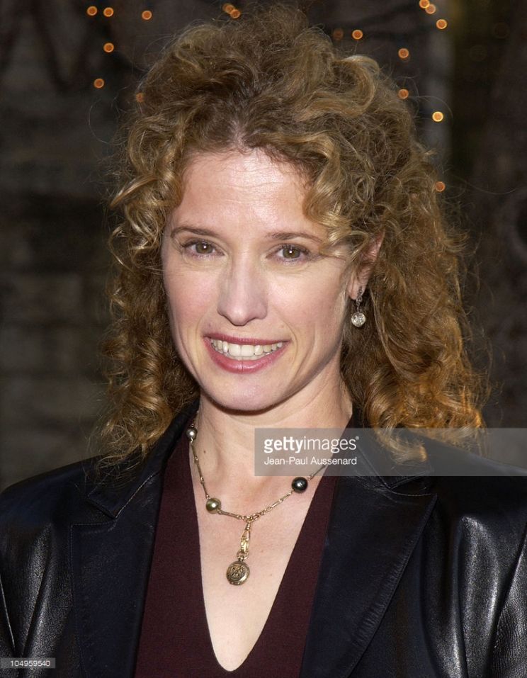 Nancy Travis