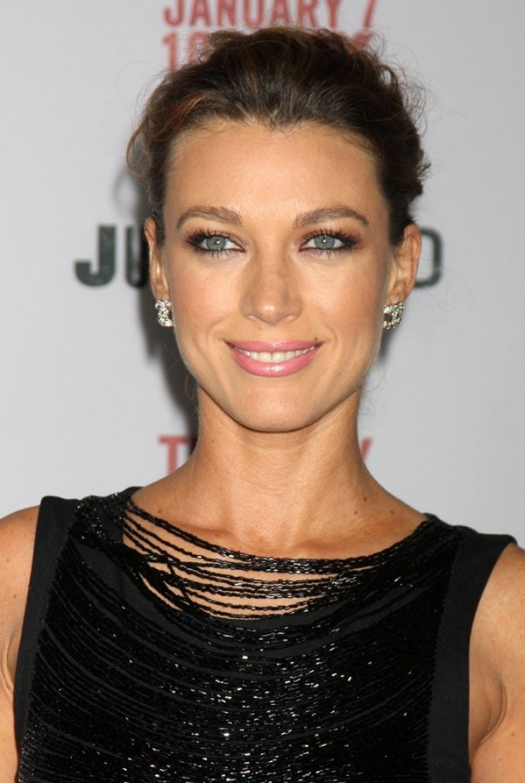 Natalie Zea