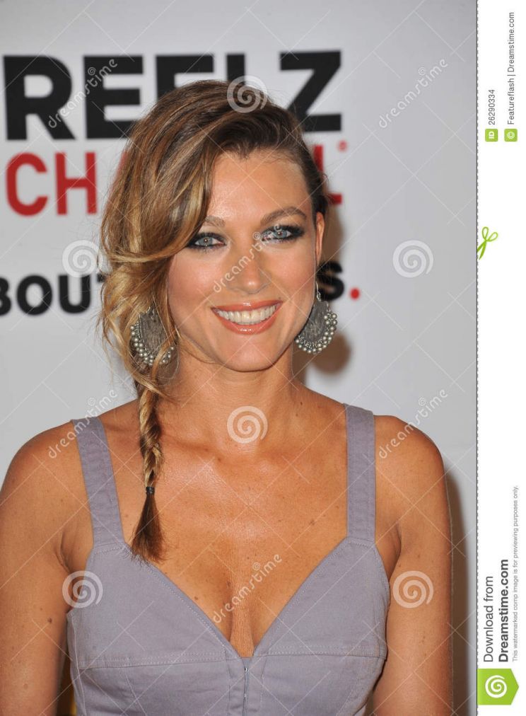 Natalie Zea