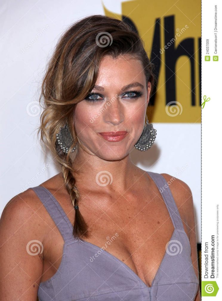 Natalie Zea