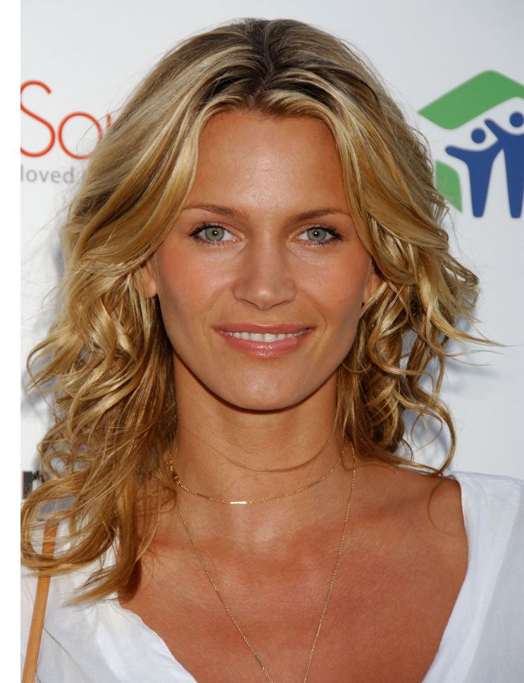 Natasha Henstridge