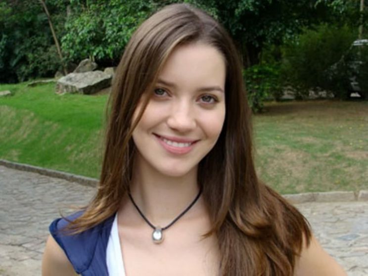 Nathalia Dill