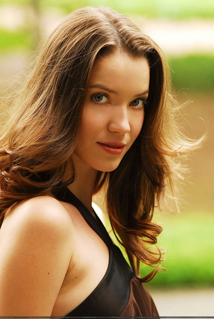 Nathalia Dill