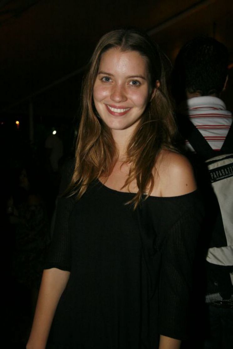 Nathalia Dill