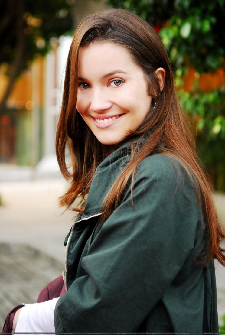 Nathalia Dill