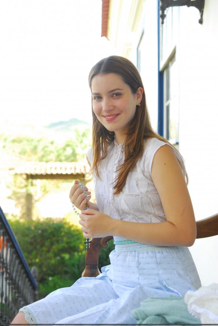 Nathalia Dill