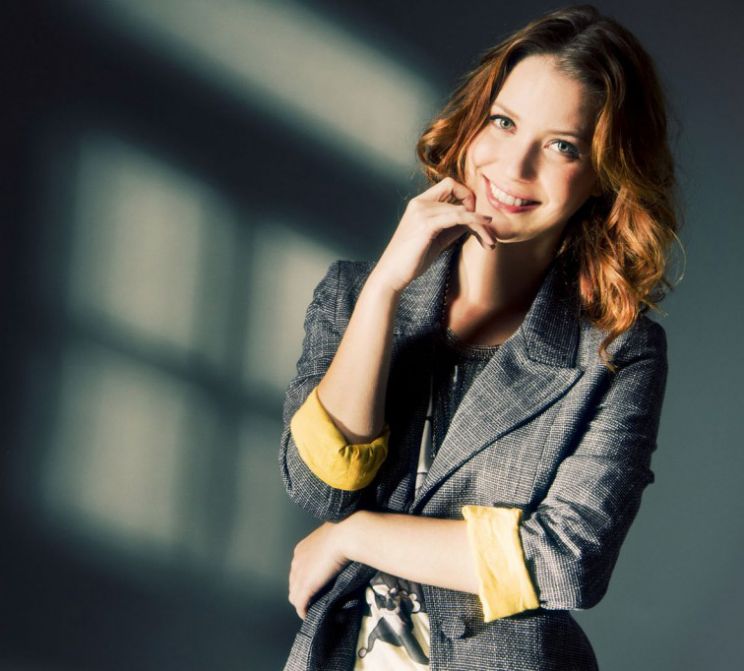 Nathalia Dill