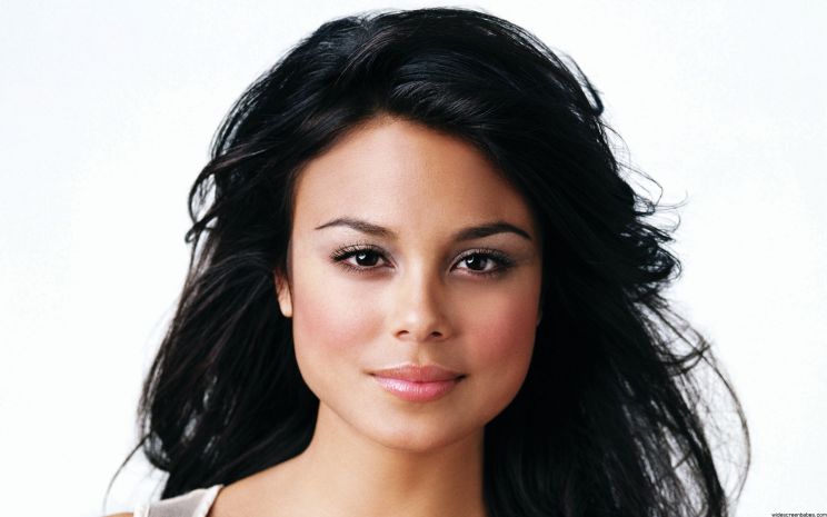 Nathalie Kelley