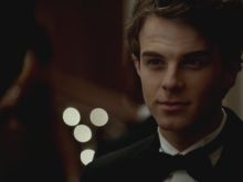 Nathaniel Buzolic photo