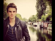 Nathaniel Buzolic photo