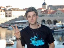Nathaniel Buzolic photo