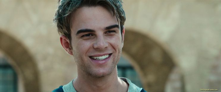 Nathaniel Buzolic