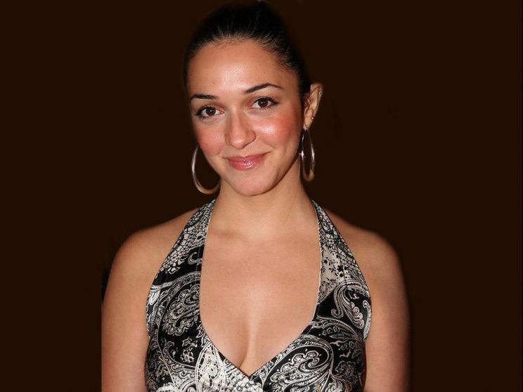 Nauheed Cyrusi