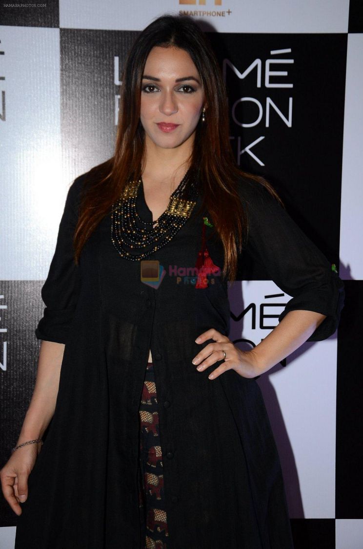 Nauheed Cyrusi