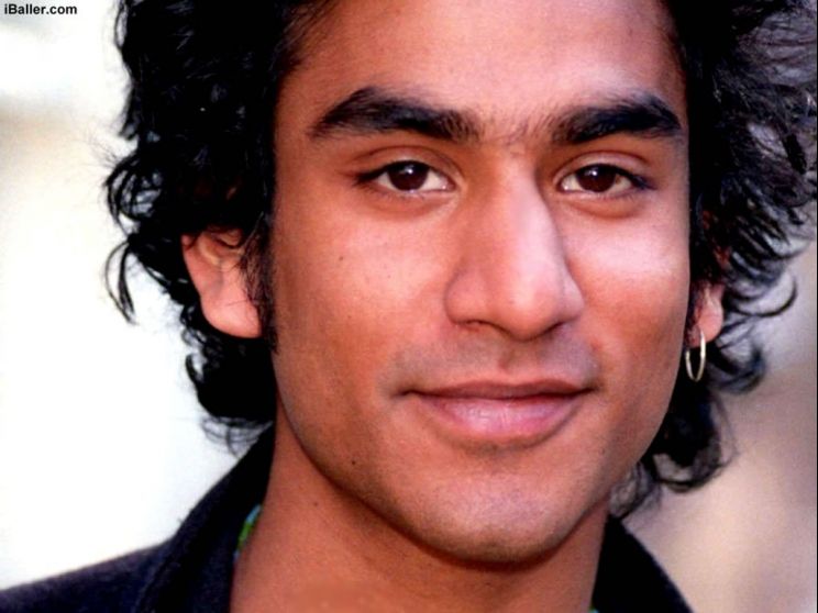 Naveen Andrews