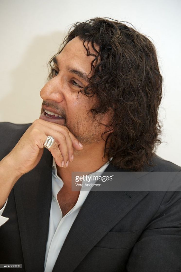 Naveen Andrews