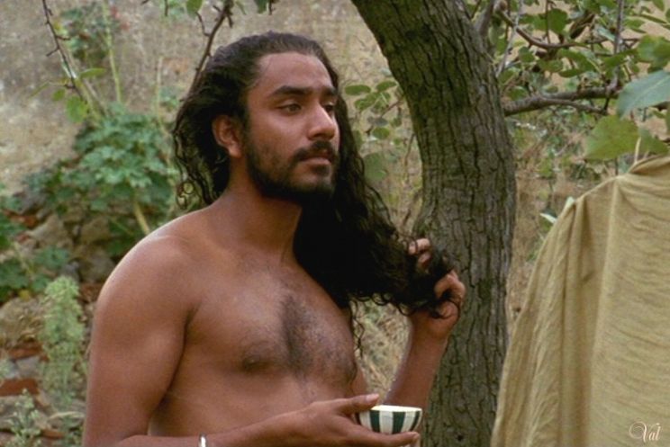 Naveen Andrews