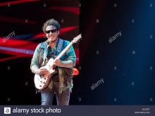 Neal Schon