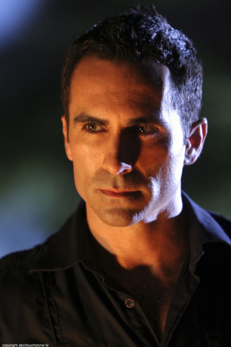 Nestor Carbonell