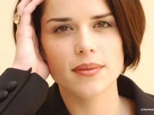 Neve Campbell