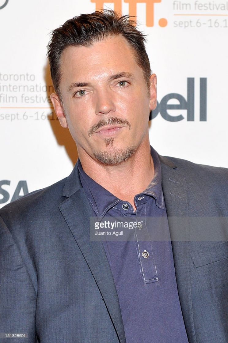 Nicholas Lea