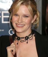 Nicholle Tom