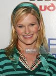 Nicholle Tom