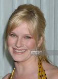 Nicholle Tom