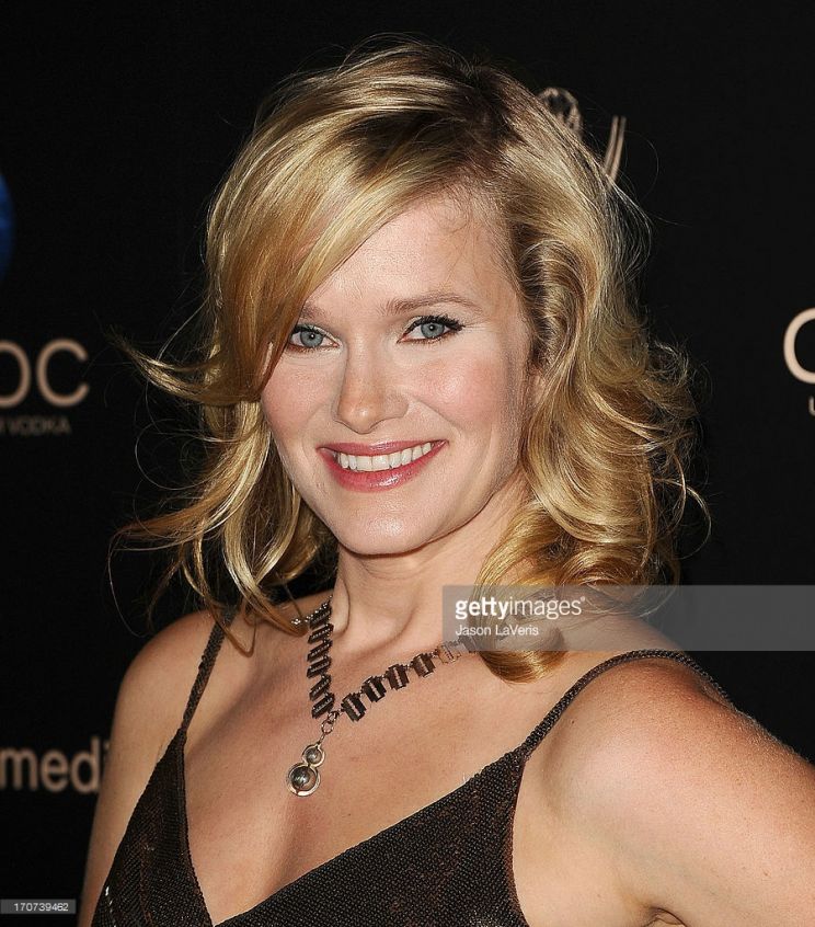 Nicholle Tom