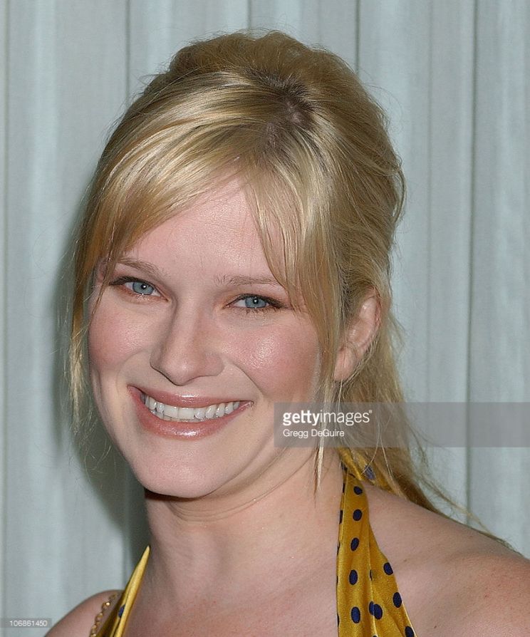 Nicholle Tom