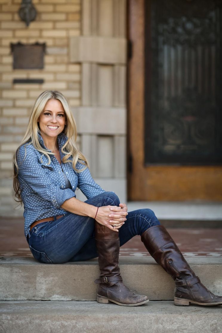 Nicole Curtis