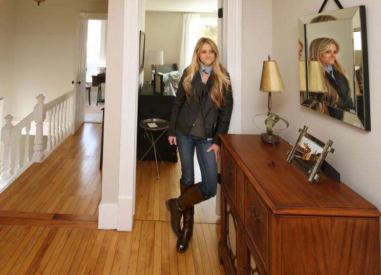Nicole Curtis