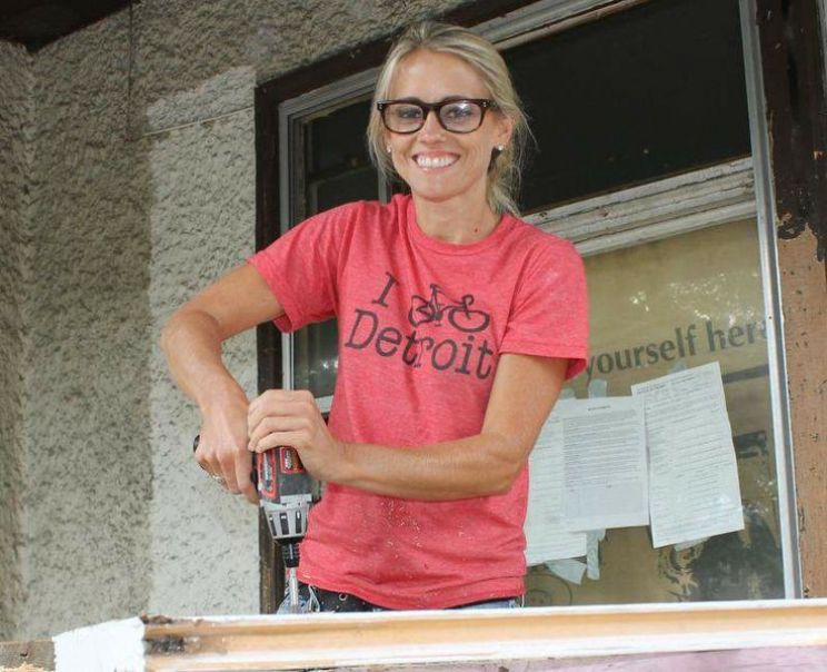 Nicole Curtis