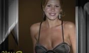 Nikki Cox