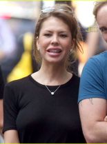Nikki Cox photo