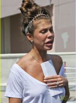Nikki Cox