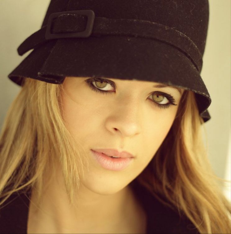 Nikolette Noel