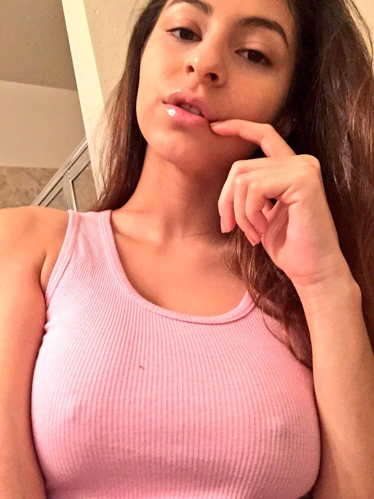 Caroline Davenport Escort