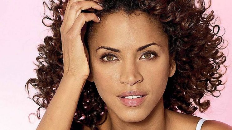 Pictures of Noémie Lenoir